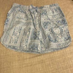 Girls shorts with side pockets